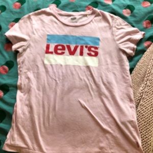 Pink Levi’s tee